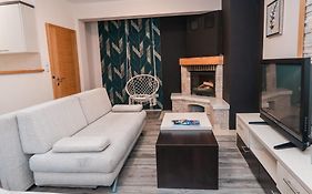 Apartments And Rooms Max-well
